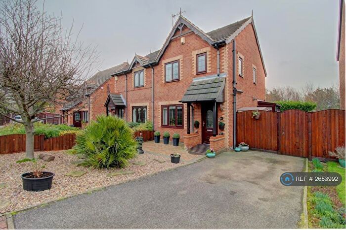 3 Bedroom Semi-Detached House To Rent In Raylands Court, Leeds, LS10