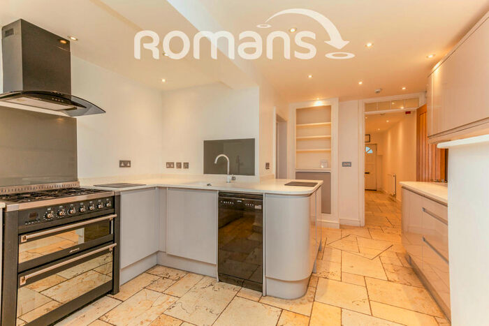 3 Bedroom Apartment To Rent In Caledonia Place, BS8