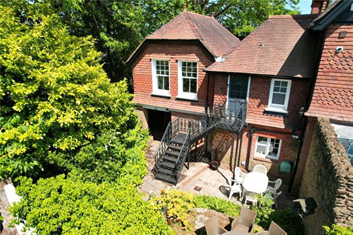3 Bedroom Apartment For Sale In Ballfield Road, Godalming, Surrey, GU7