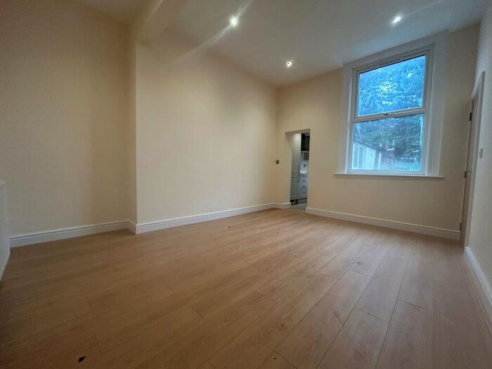 2 Bedroom Flat To Rent In Broughton Drive, L19