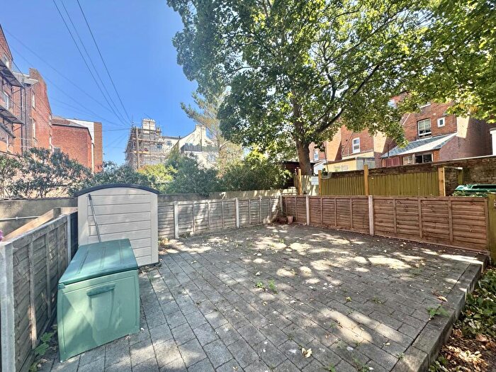 1 Bedroom Apartment To Rent In Dolphin Apartments, Western Parade, PO5