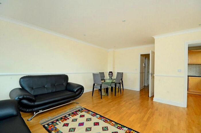 2 Bedroom Flat To Rent In West Hill, West Hill, London, SW15