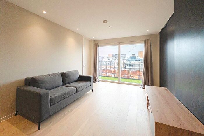 2 Bedroom Flat To Rent In Spinners Way, Manchester, M15