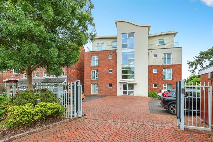 2 Bedroom Flat For Sale In Mount Pleasant Road, Poole, BH15