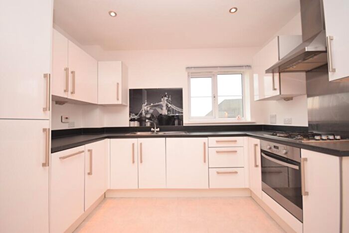 2 Bedroom Flat To Rent In Waratah Drive Chislehurst, BR7