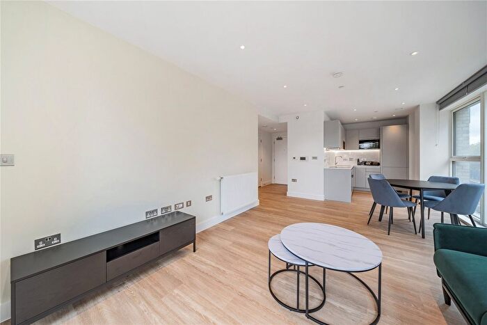 1 Bedroom Flat To Rent In Henley Cross, London, SE3