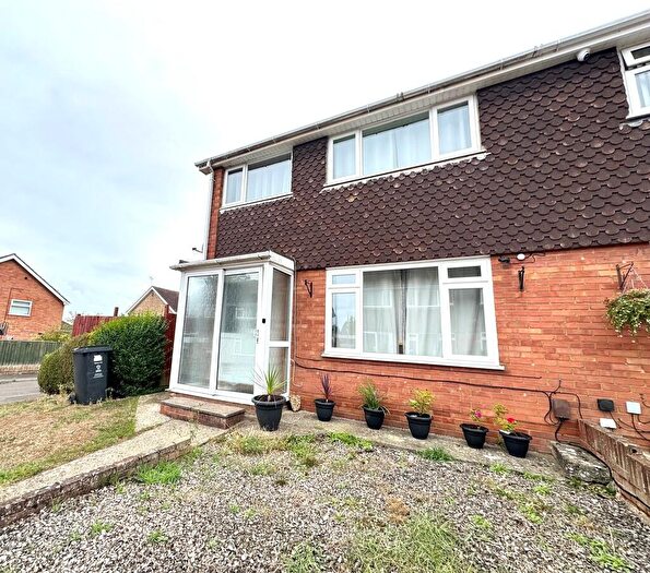 3 Bedroom Semi-Detached House To Rent In Bedwyn Close, Pinehurst, SN2