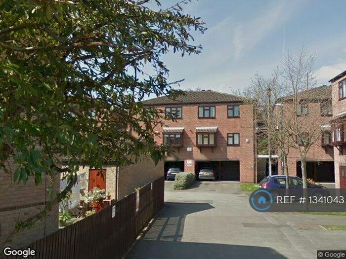 2 Bedroom Maisonette To Rent In Lenton Manor, Nottingham, NG7