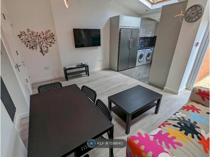 7 Bedroom Terraced House To Rent In Palmer Park Avenue, Reading, RG6