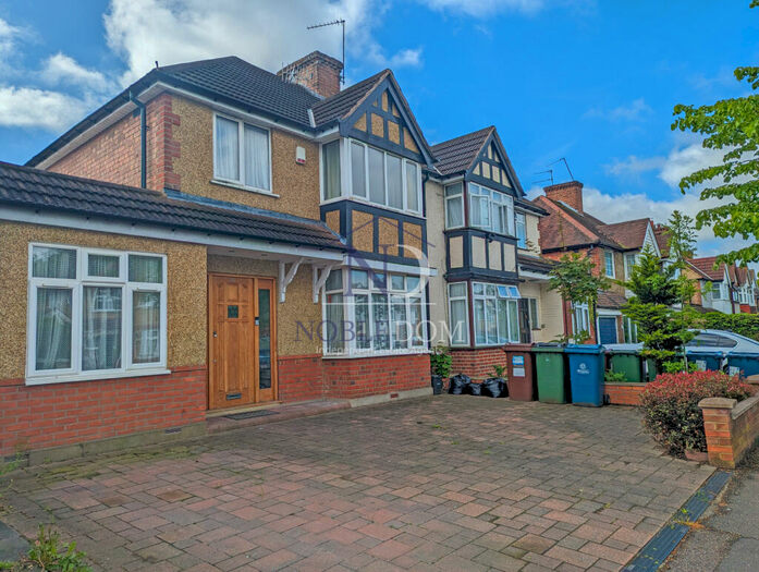 4 Bedroom Semi-Detached House To Rent In Harrow, HA2