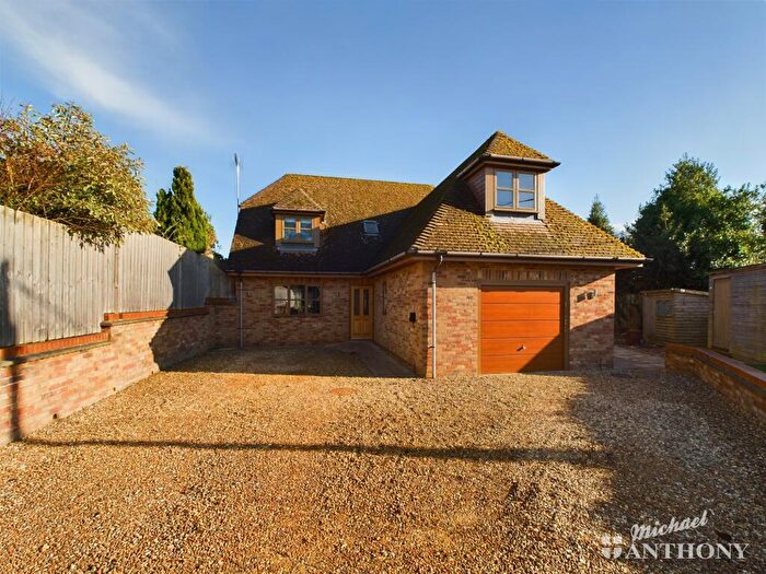 3 Bedroom Detached House For Sale In High Street, Burcott, Leighton Buzzard, LU7