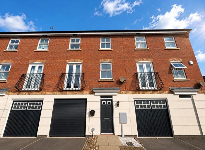 4 Bedroom Town House To Rent In Fieldfare Close, Corby, NN18