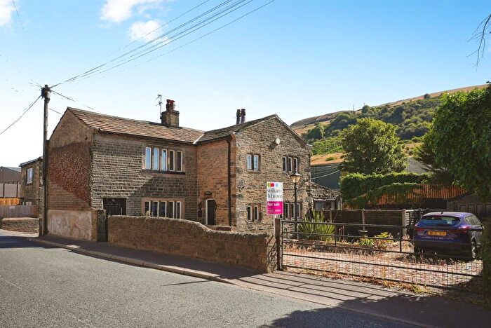 4 Bedroom Detached House For Sale In Spindle Point, Halifax, HX2