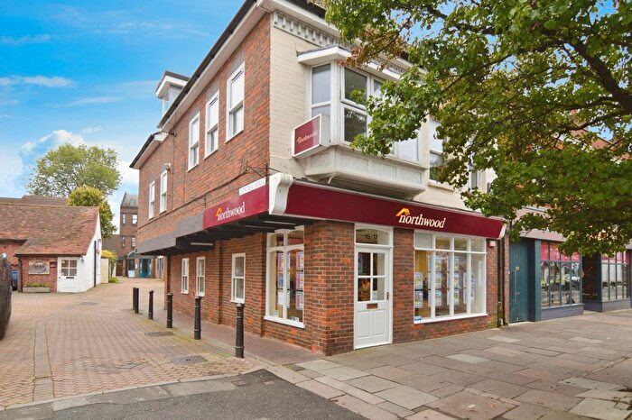 2 Bedroom Flat To Rent In Broad Street, Wokingham, RG40