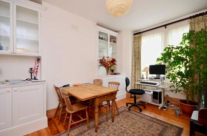 2 Bedroom Flat To Rent In Ivydale Road, Nunhead, London, SE15