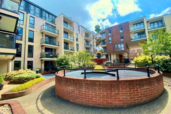 2 Bedroom Flat To Rent In The Bars, Guildford, GU1