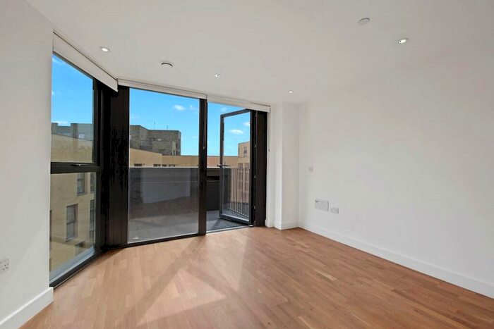 2 Bedroom Apartment To Rent In Burgess Springs, Chelmsford, CM1