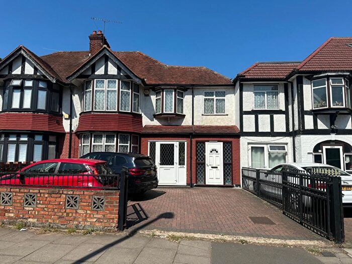 4 Bedroom Terraced House To Rent In Bath Road, Hounslow, TW3
