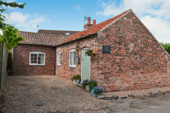 2 Bedroom Cottage For Sale In Church Road, Laughton, Gainsborough, DN21
