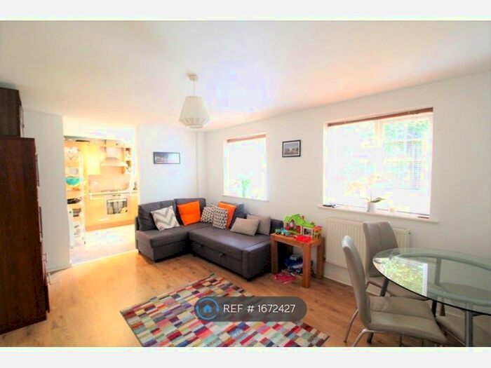 2 Bedroom Flat To Rent In Foster Drive, Gateshead, NE8