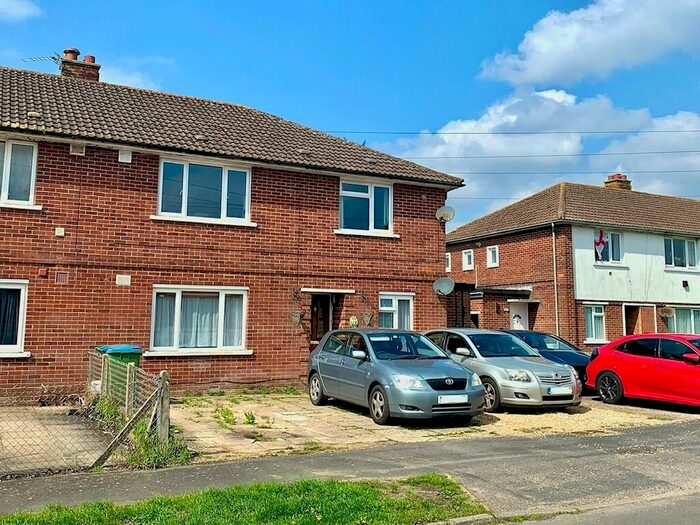 2 Bedroom Apartment To Rent In Hillson Drive, Fareham, PO15