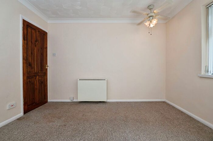 1 Bedroom Flat For Sale In Meggeson Avenue, Southampton, SO18