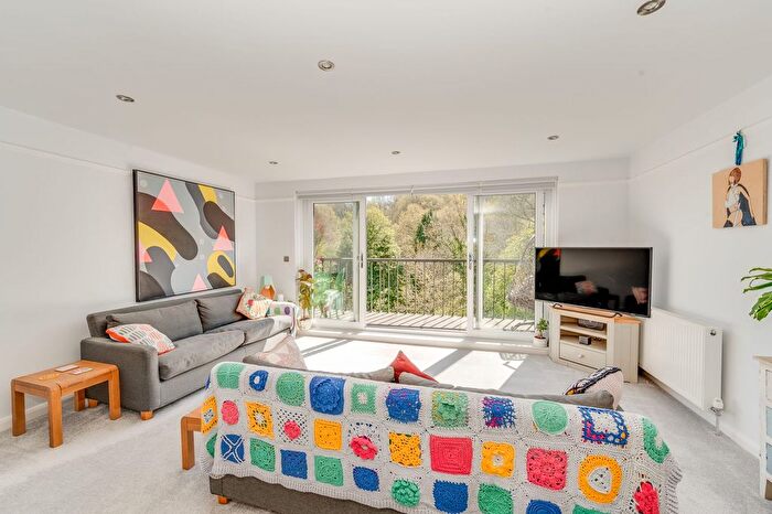 2 Bedroom Flat For Sale In Graham Road, Sheffield, S10