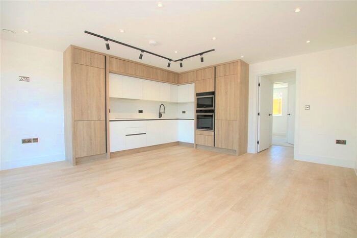 2 Bedroom Flat To Rent In 12A Omers Rise, Burghfield Common, Reading, Berkshire RG7