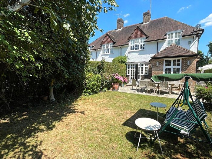 3 Bedroom Semi-Detached House For Sale In Brookland Rise, London, NW11