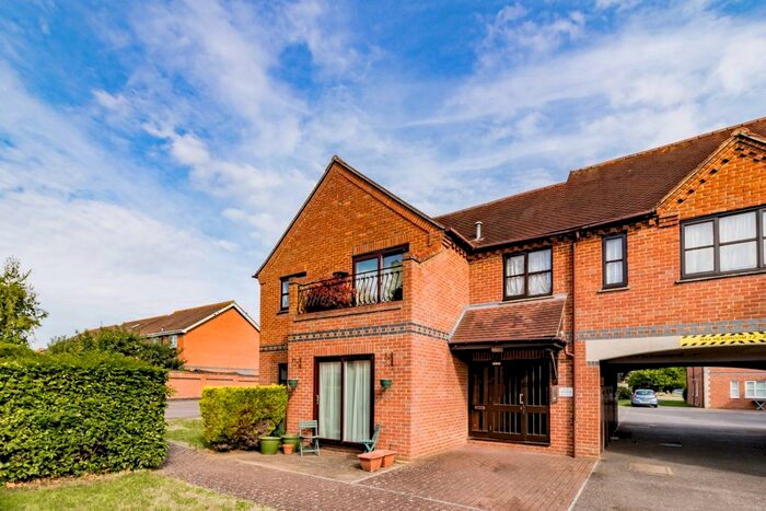 2 Bedroom Flat To Rent In Field Gardens, Steventon, Abingdon, OX13