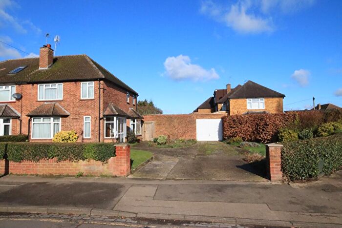 3 Bedroom Semi Detached House For Sale In Farm Road, Maidenhead, SL6