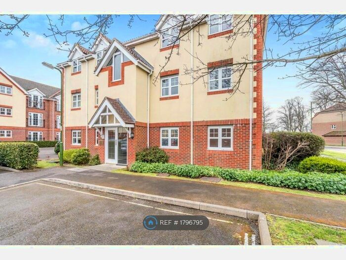 2 Bedroom Flat To Rent In Bewick Gardens, Chichester, PO19