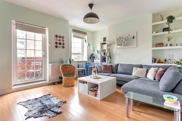 3 Bedroom Apartment For Sale In Greatorex Street, London, E1