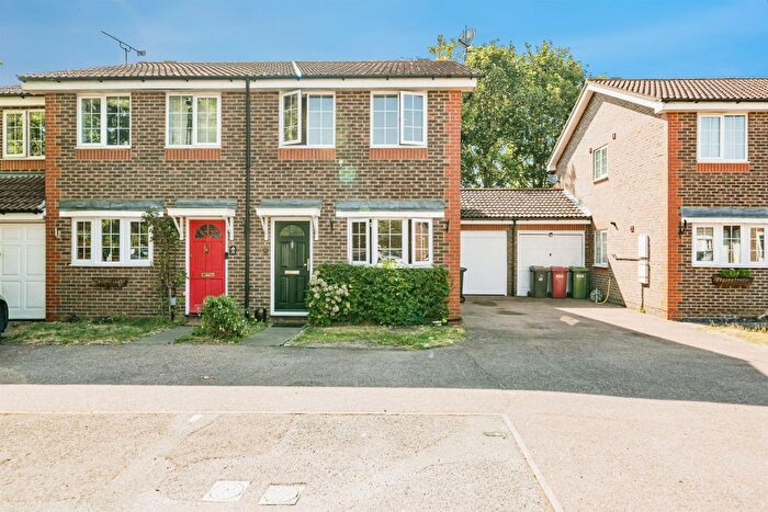 2 Bedroom Semi-Detached House For Sale In Kinnaird Close, Slough, SL1