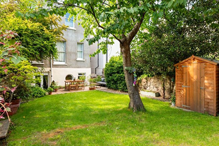 2 Bedroom Flat For Sale In Abbotsford Road, Bristol, BS6