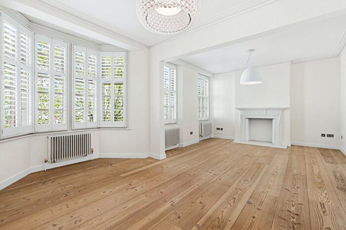 4 Bedroom Flat To Rent In Old Brompton Road, Earls Court, SW5