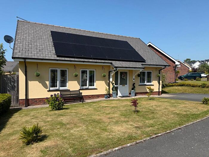 4 Bedroom Bungalow For Sale In Dolphin Court, New Quay, SA45