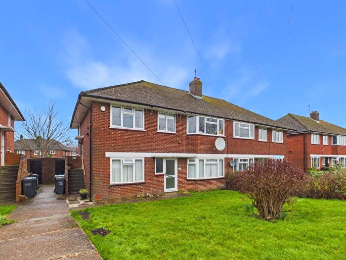 2 Bedroom Flat For Sale In Waddington Avenue, Coulsdon, CR5