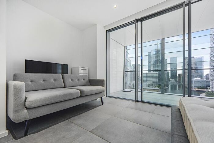 Flat To Rent In Dollar Bay Place London, E14