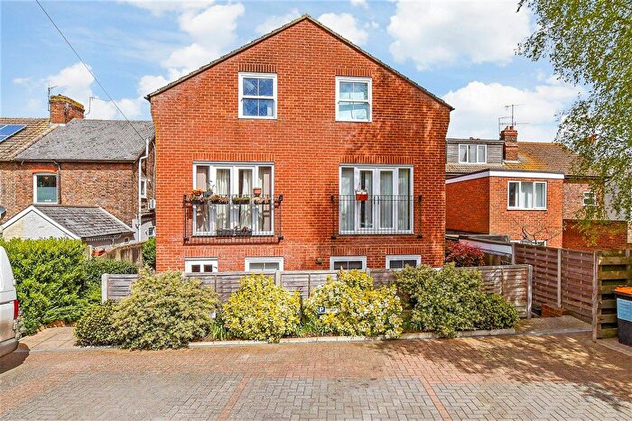 2 Bedroom Flat For Sale In Albert Road, Tonbridge, Kent, TN9