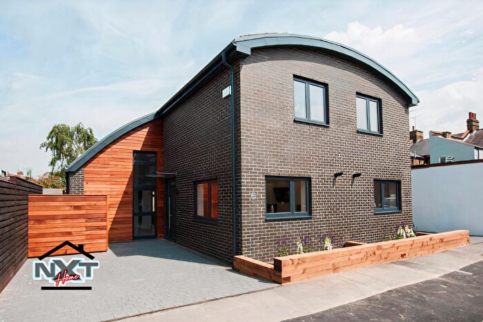 3 Bedroom Terraced House For Sale In Cobham Road, Walthamstow, E17