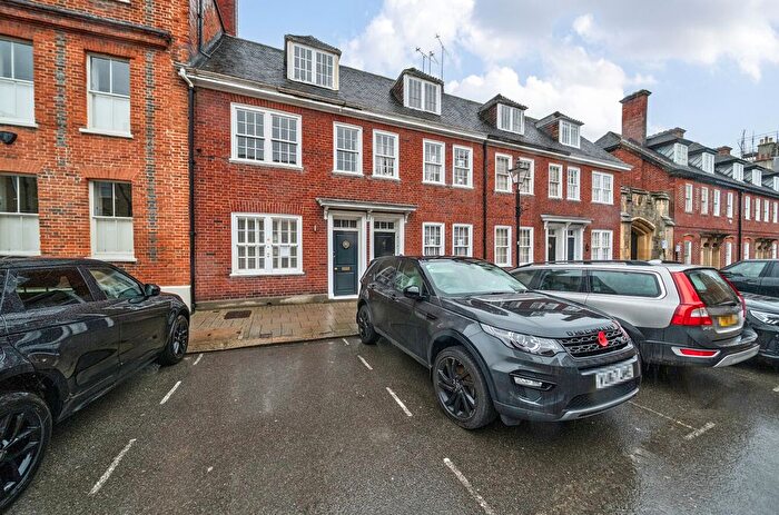 3 Bedroom Terraced House For Sale In Park Street, Windsor, Berkshire, SL4