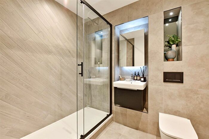 2 Bedroom Apartment To Rent In Darjeeling House, Memorial Avenue, Slough, Berkshire, SL1