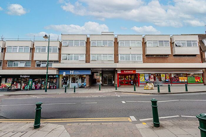 2 Bedroom Flat For Sale In High Street, Rayleigh, SS6