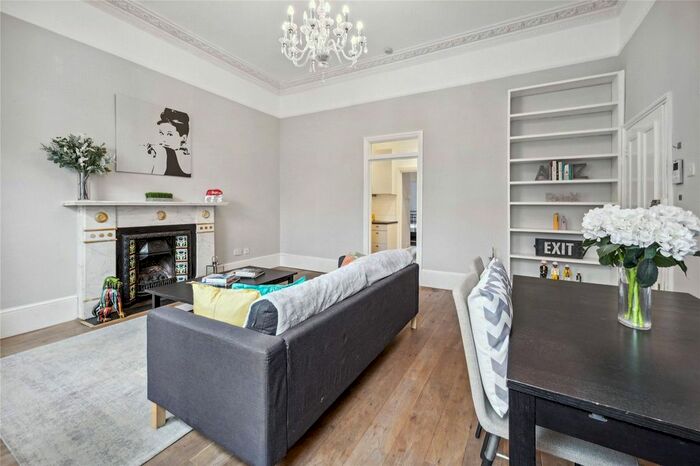2 Bedroom Flat To Rent In Queens Gate, South Kensington, London, SW7