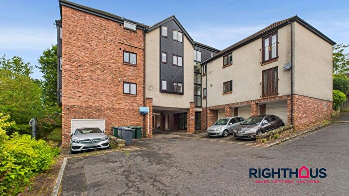 2 Bedroom Apartment For Sale In Ridgewood Close, Baildon, BD17