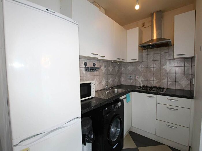 1 Bedroom Flat To Rent In Cromwell Road, Hayes, Middlesex, UB3