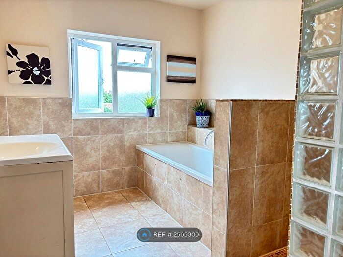 5 Bedroom Semi-Detached House To Rent In Farnham Road, Welling, DA16