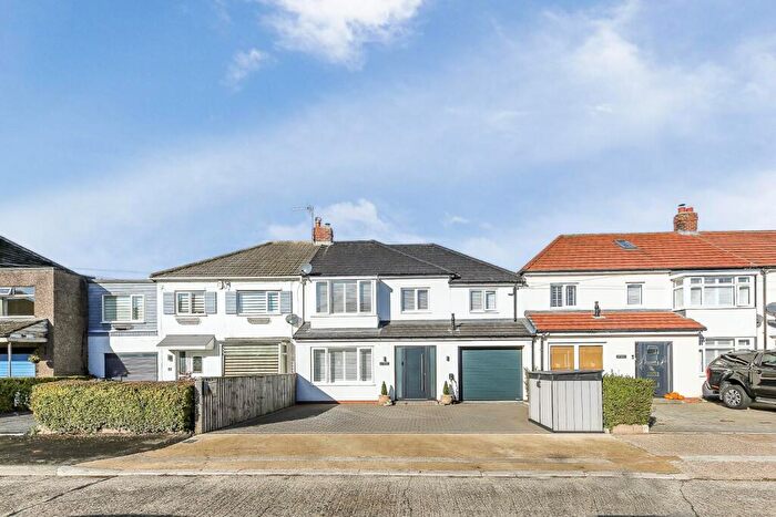 4 Bedroom Semi-Detached House For Sale In Reynolds Avenue, West Moor, NE12