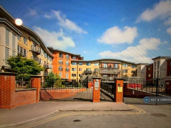 2 Bedroom Flat To Rent In Jubilee Square, Reading, RG1